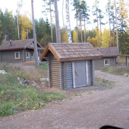 Holiday Ahti, Leppaniemen Hirsihuvilat
